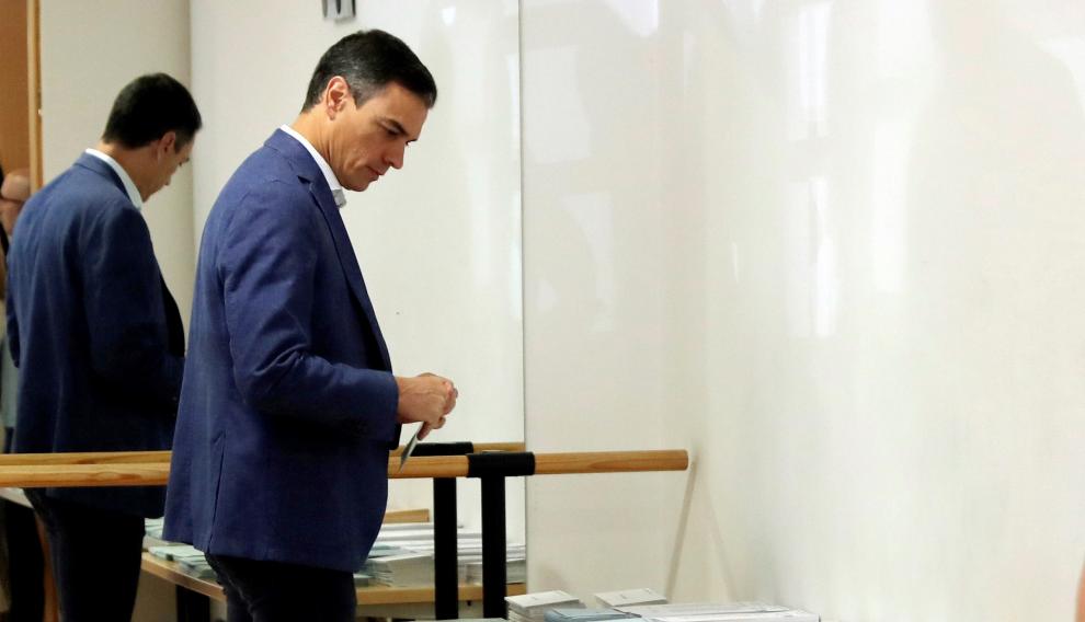 Pedro Sánchez vota en Pozuelo de Alarcón.