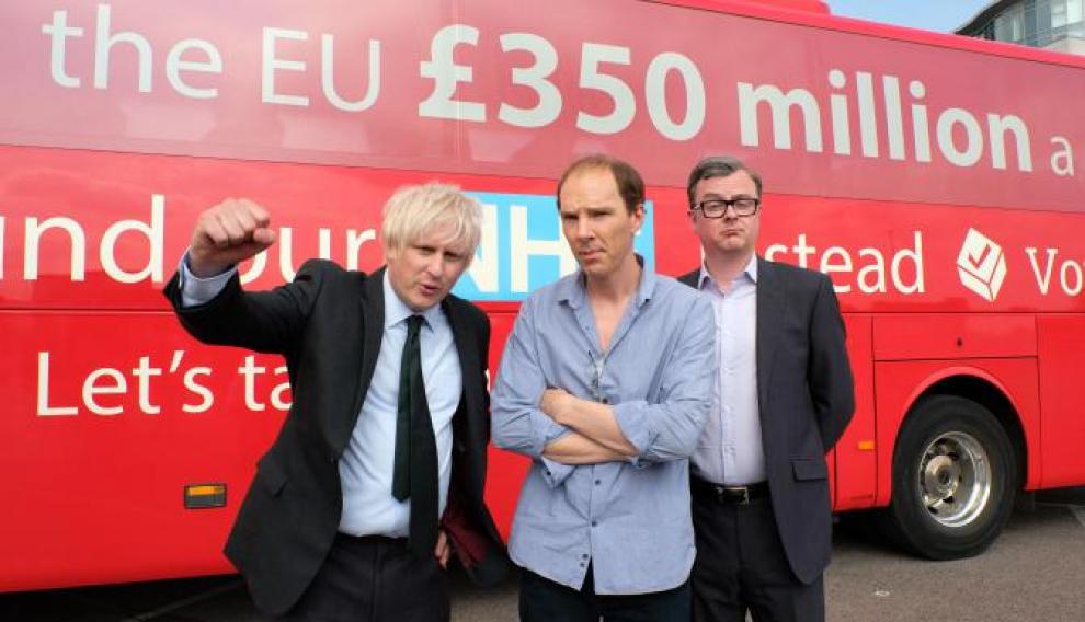 Boris Johnson (Richard Goulding), Dominic Cummings (Benedict Cumberbatch) y Michael Gove (Oliver Maltman)