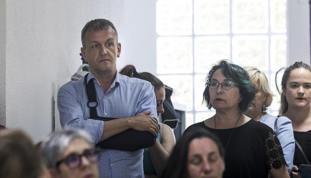 Fernando Rivarés y Amparo Bella, este lunes en la comparecencia en la que Violeta Barba ha anunciado que renuncia a su acta de concejal.