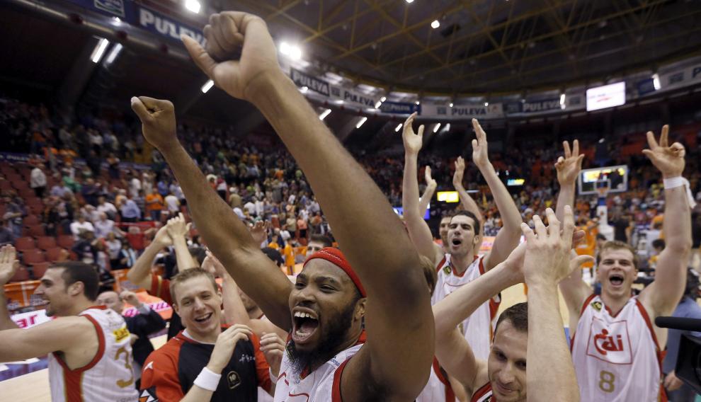 28 de mayo de 2013. Terceros en la Liga Endesa. Los aragoneses eliminan al Valencia en los cuartos de final del ‘play off’ y acaban terceros la temporada.