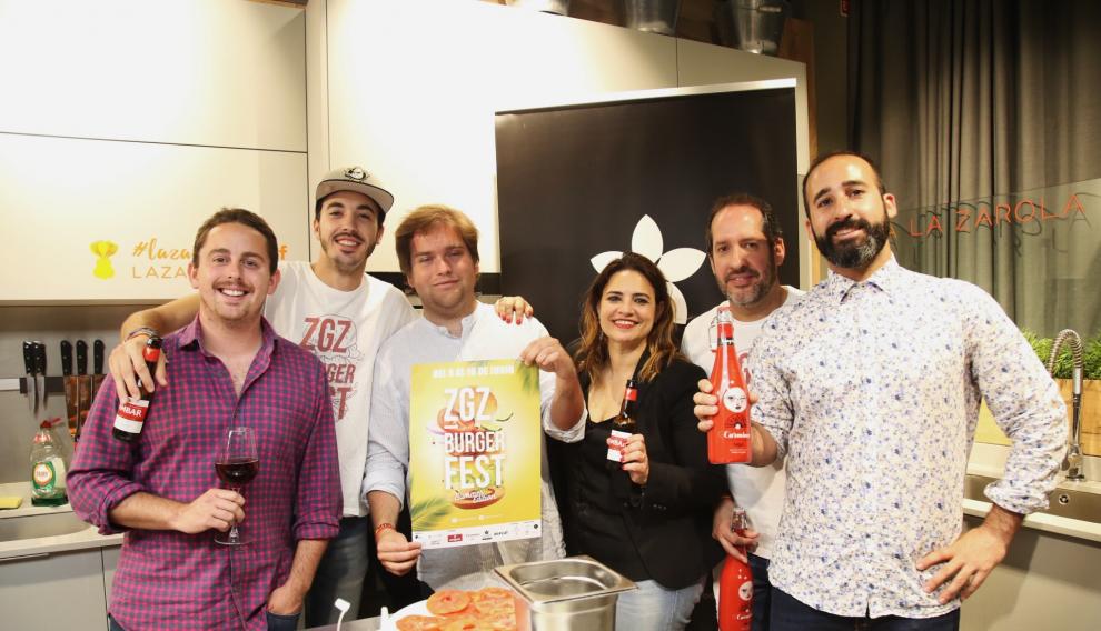 Los organizadores del festival, durante la presentación, en La Zarola.