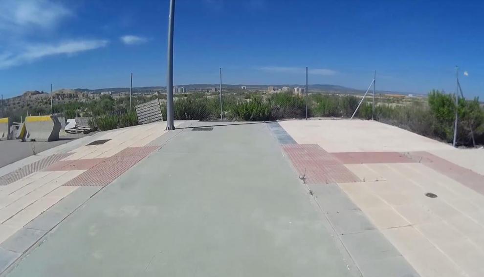 Final del carril bici de la avenida de Súper Mario Bros, en Arcosur.