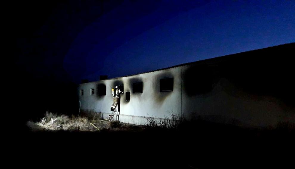 Extinguido un incendio en una granja de lechones de Tauste