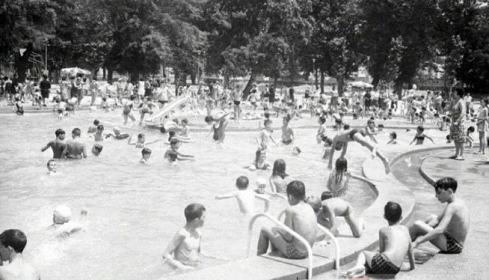 Piscina en el parque del Tío Jorge, en los años 60.