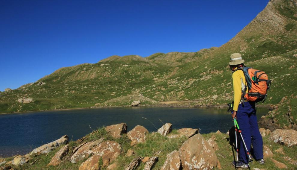 El río Aurín nace en el ibón de Bucuesa.