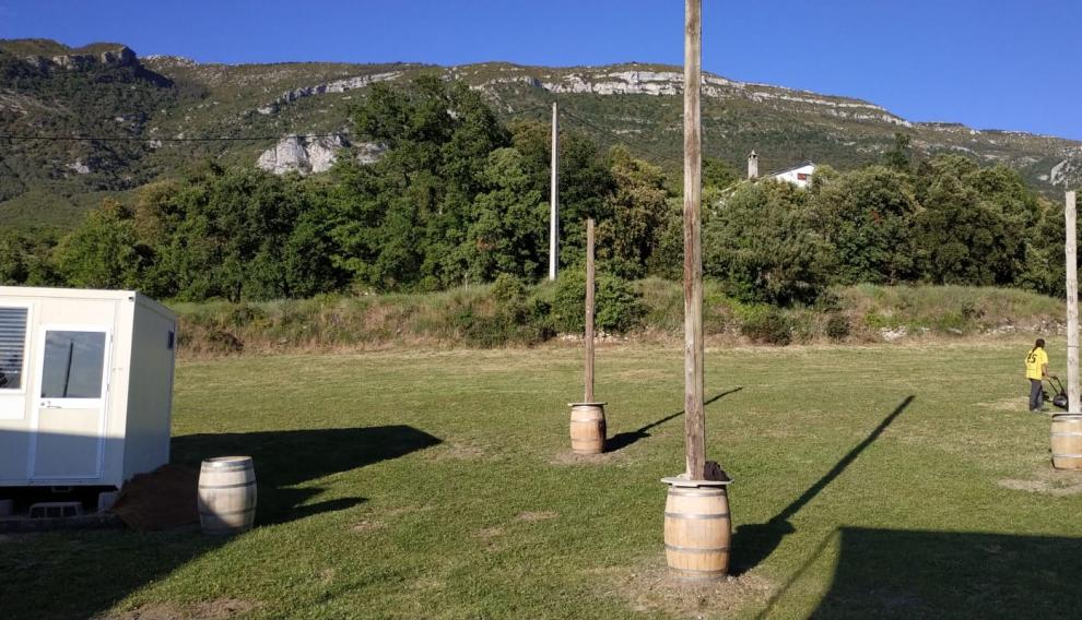Una imagen de los preparativos este viernes del festival Rondadora, en La Cabezonada.