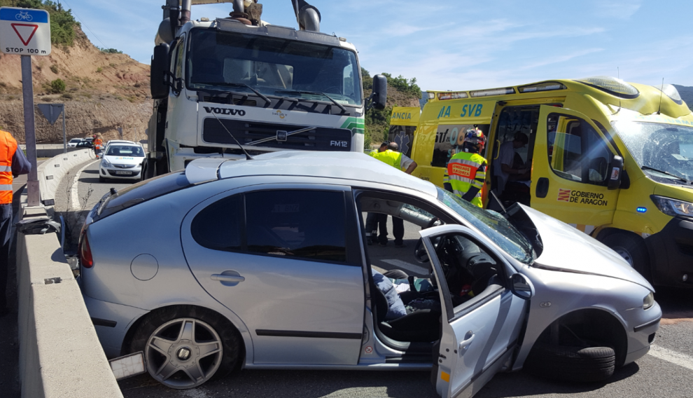 El accidente se ha producido a la altura del desvío a La Puebla de Castro.