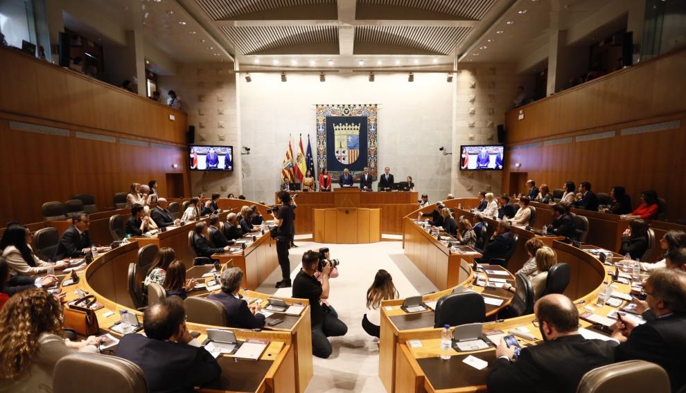 Imágenes de la sesión de constitución de las Cortes de Aragón
