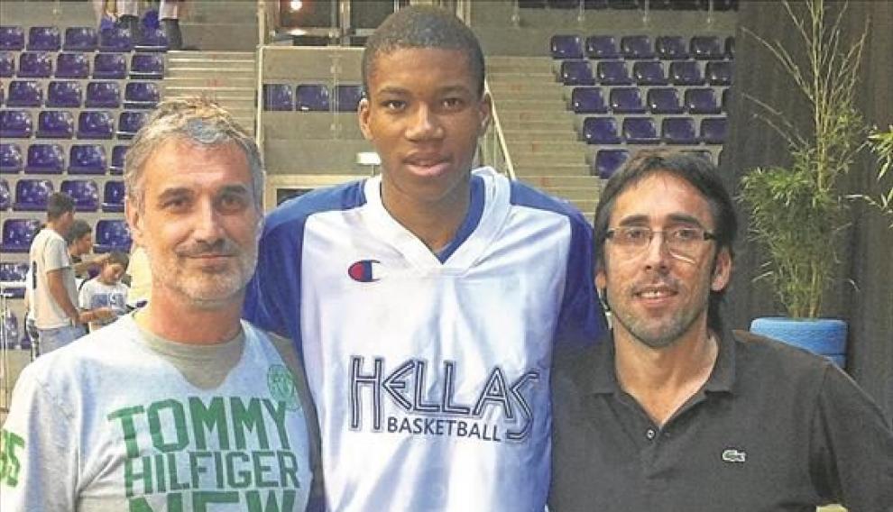 José Luis Abós, Giannis Antetokounmpo y Willy Villar.