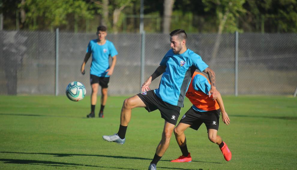 Miguelón ha realizado este jueves por la tarde su primer entrenamiento con la SD Huesca.