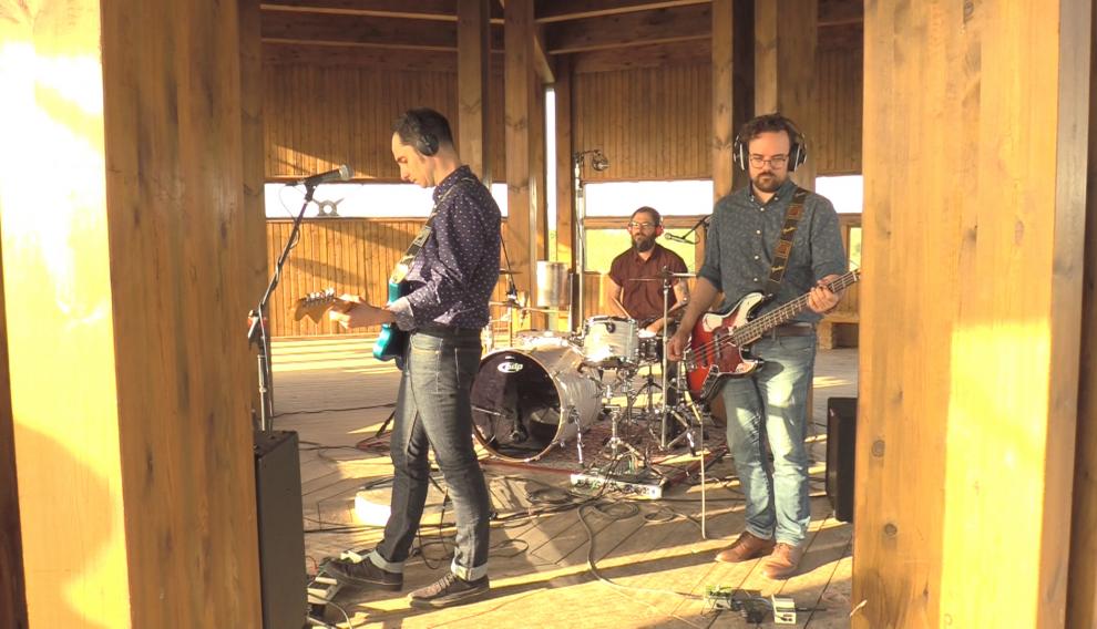 Un momento del segundo vídeo de ‘Bandas en sitios’, grabado en el mirador de aves de La Alfranca.