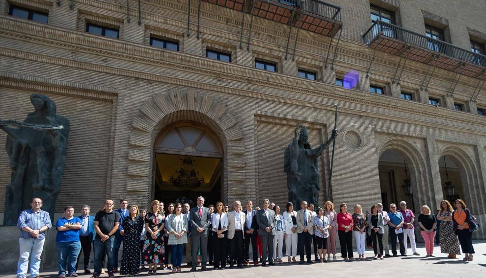 Minuto de silencio por el último asesinato de violencia de género.