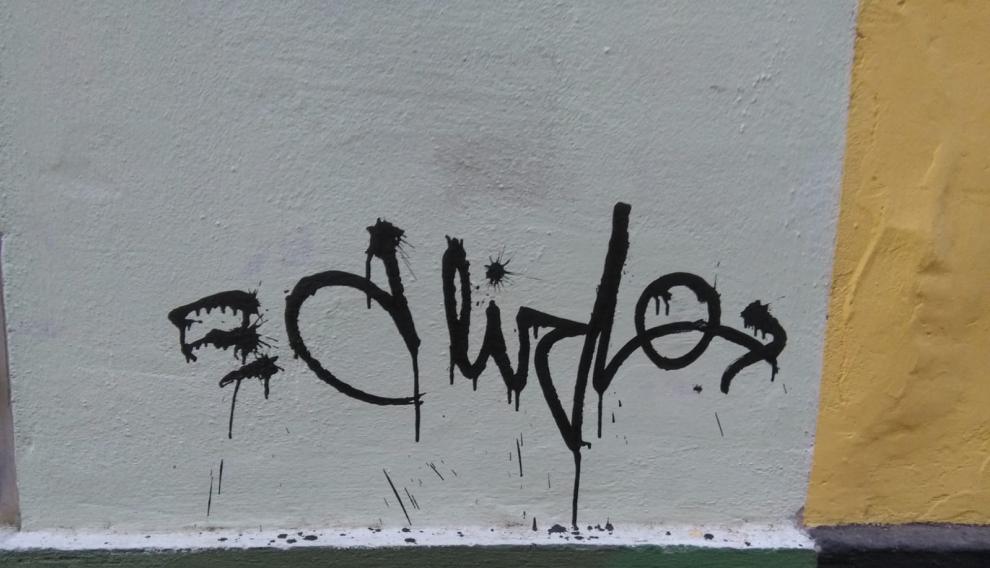 Las pintadas no dan tregua en el Rollo