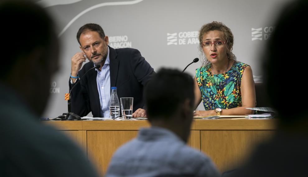 El director general de Innovación y FP, Toni Martínez, y la secretaria general técnica de Educación, Estela Ferrer, en la rueda de prensa celebrada este viernes.