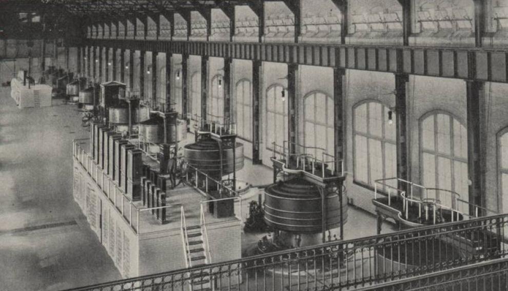 Generadores de la primera central hidroeléctrica de corriente alterna a gran escala del mundo, creada en 1895 en las cataratas del Niágara