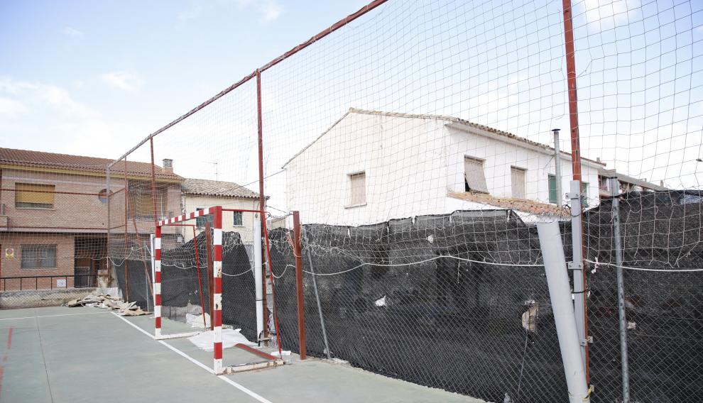 Estado del patio del colegio viejo de Pedrola, ahora vacío, construido en 1959.