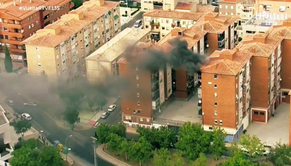 Incendio captado por las cámaras de la Vuelta a España