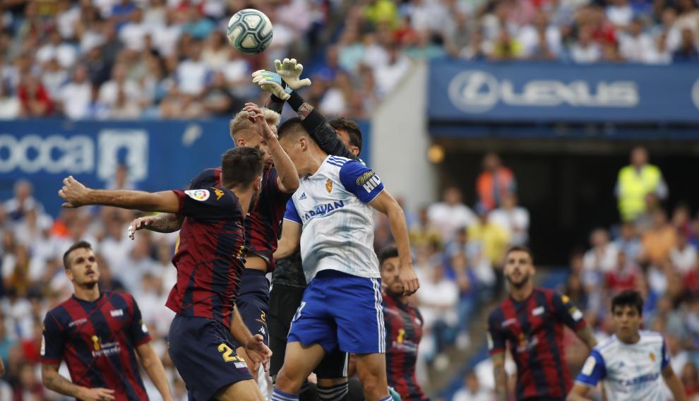 Partido entre el Real Zaragoza y el Extremadura