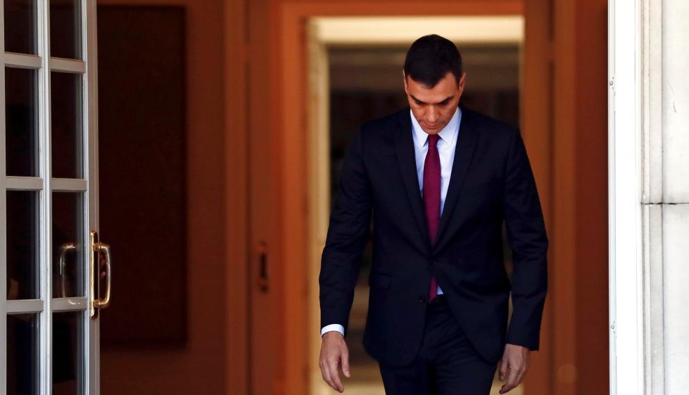 El presidente del Gobierno Pedro Sánchez a las puertas de Moncloa