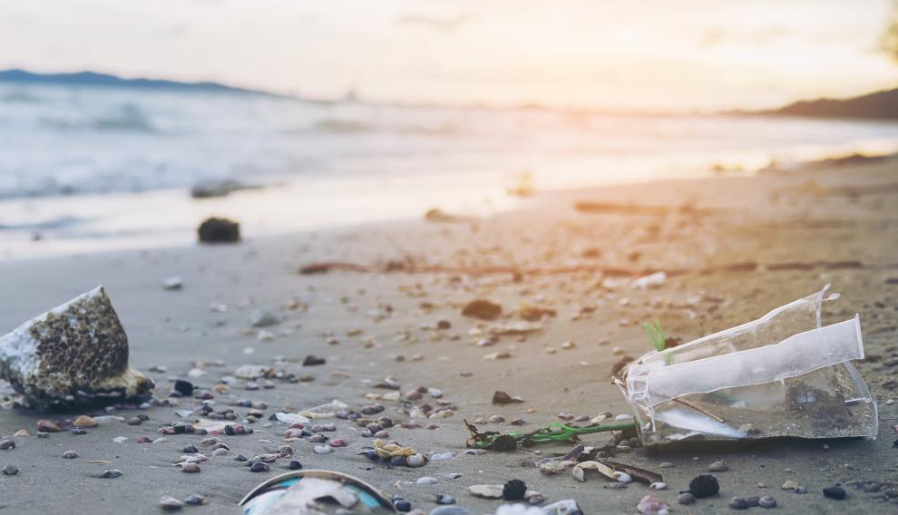 Contaminación de playas, ríos y mares