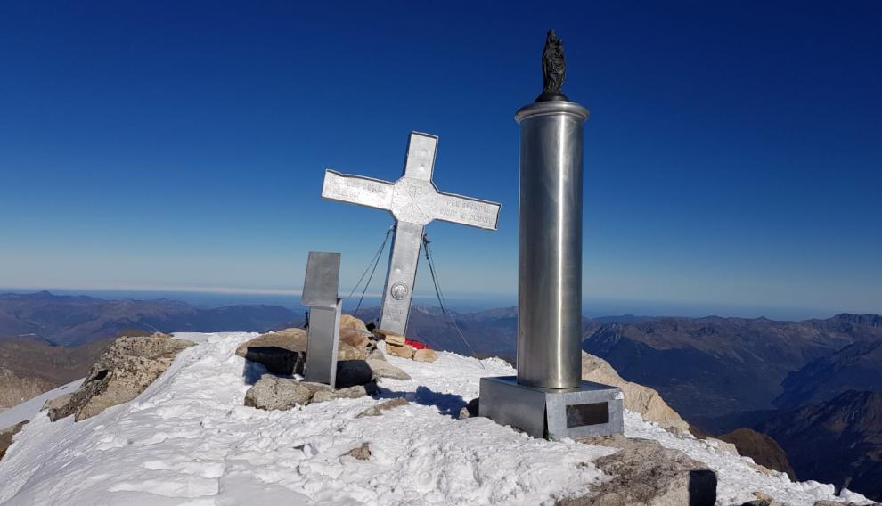 Los tres símbolos de la cima recuperaron su estado original tras la operación de limpieza.