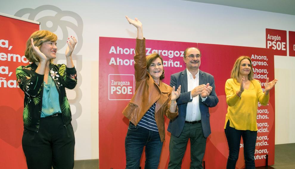 Carmen Calvo (2i), junto a Javier Lambán (2d), Susana Sumelzo (d) y Pilar Alegría (i)