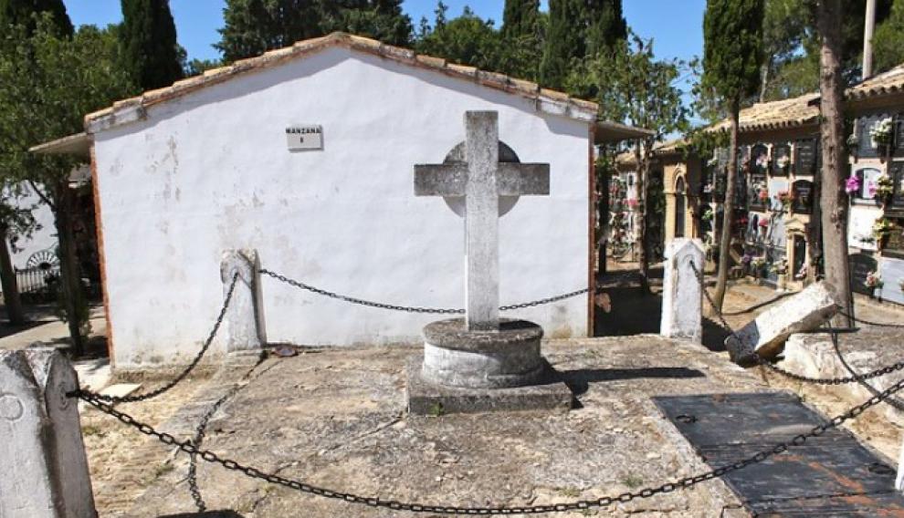 Panteón de la familia Marín en el cementerio de Juslibol (1914).