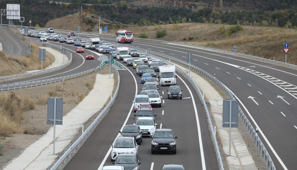 El accidente ha originado una retención de dos kilómetros.