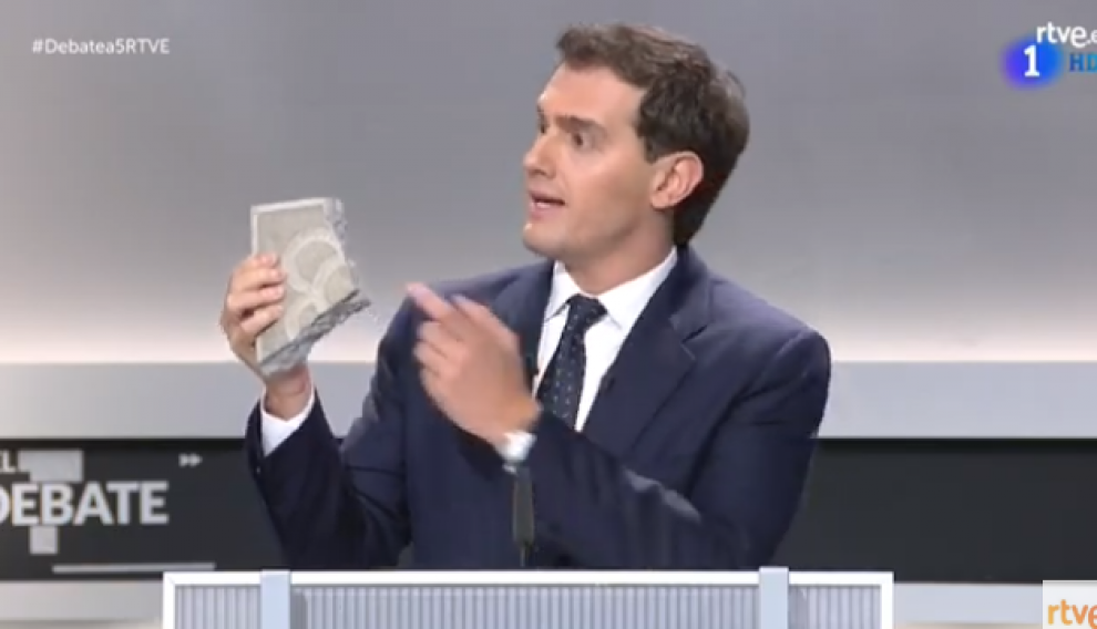 El adoquin de Rivera y otros memes del debate