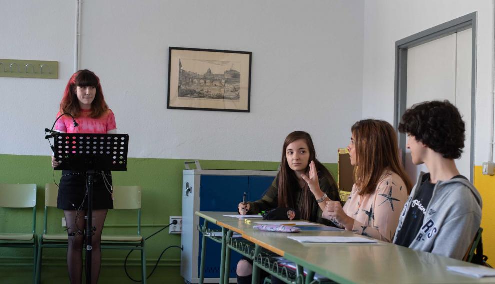 Alumnos de bachillerato del IES Pablo Gargallo de Zaragoza, en plena clase de Oratoria.