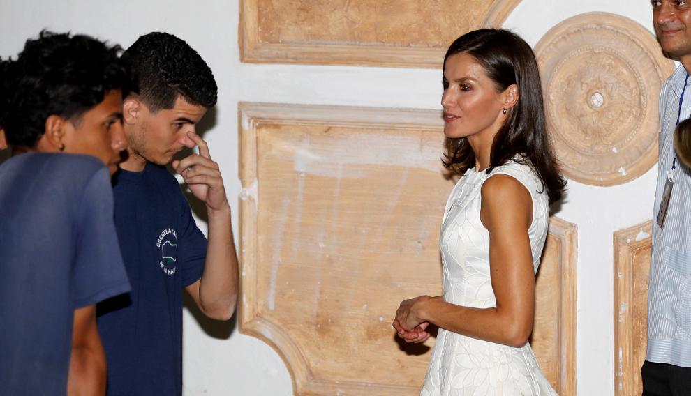 La reina Letizia explora La Habana Vieja ante la expectación de los cubanos