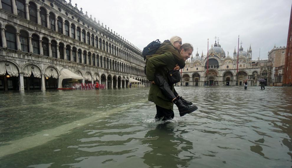 Venice (Italy), 12/11/2019.- A man with his cart wades through floodwaters at Piazza San Marco (St Mark's Square) in Venice, Italy, 12 November 2019. The high tide has already reached the level of 1 meter above sea level in Venice at 8 am. (Italia, Niza, Venecia) EFE/EPA/ANDREA MEROLA Flooding in Venice