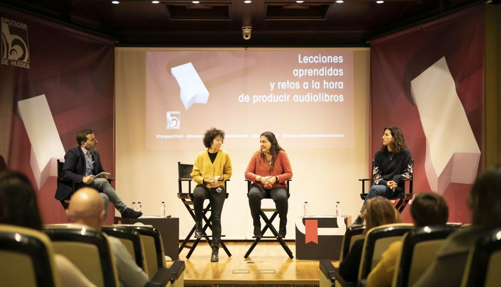 una mesa con las principales editoriales de España, Planeta, Penguin Random House y Anagrama.
