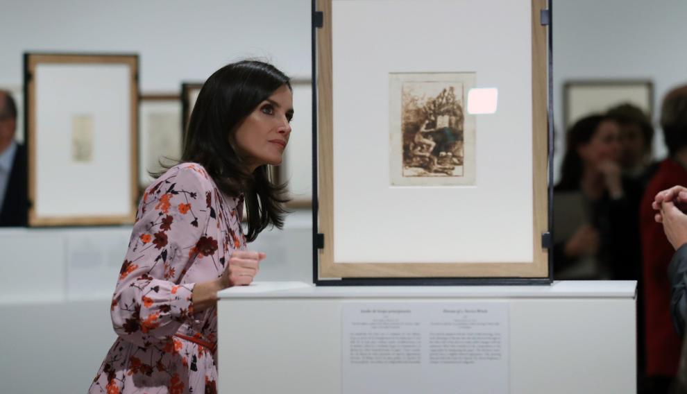 Doña Letizia ha lucido un 'look' primaveral con un vestido de flores de Hugo Boss.