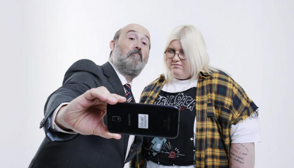 Esty Quesada con Javier Cámara en la serie 'Vota Juan'.