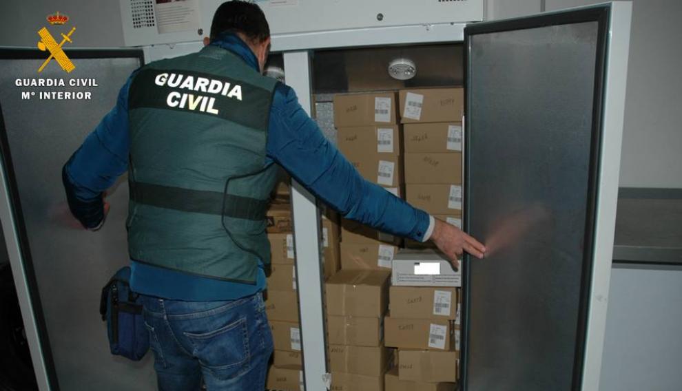 Algunos productos intervenidos habían sido ya cargados en furgonetas para su distribución.