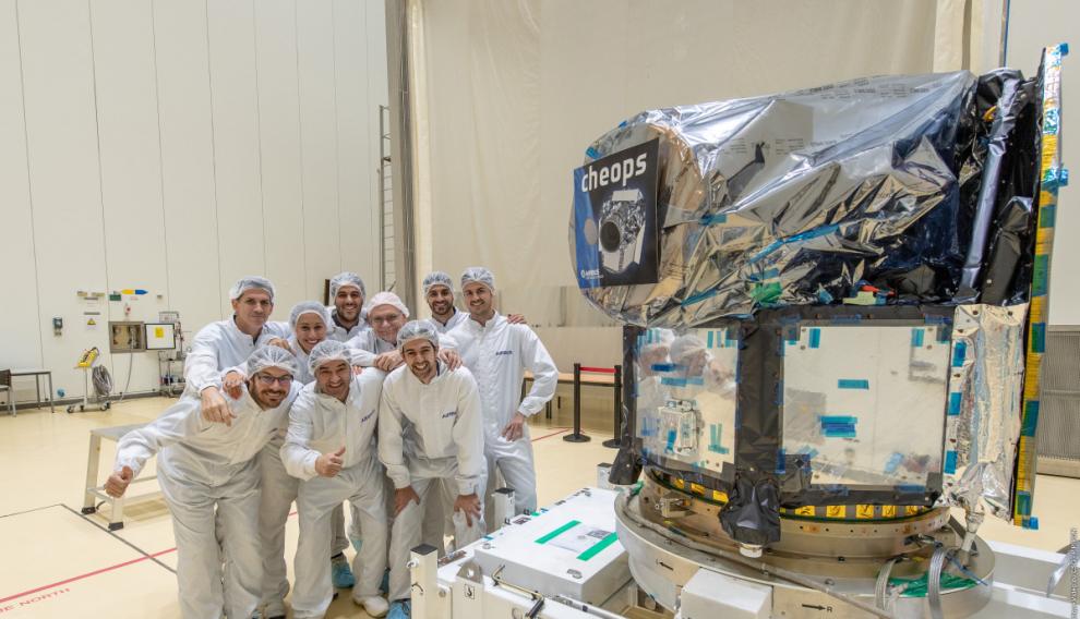 Un equipo de técnicos españoles de Airbus Space Systems ha acompañado a Cheops a Kurú.