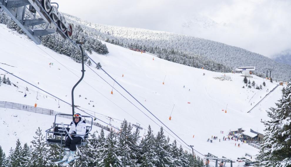 Imagen de Cerler, este sábado, con nieve reciente.