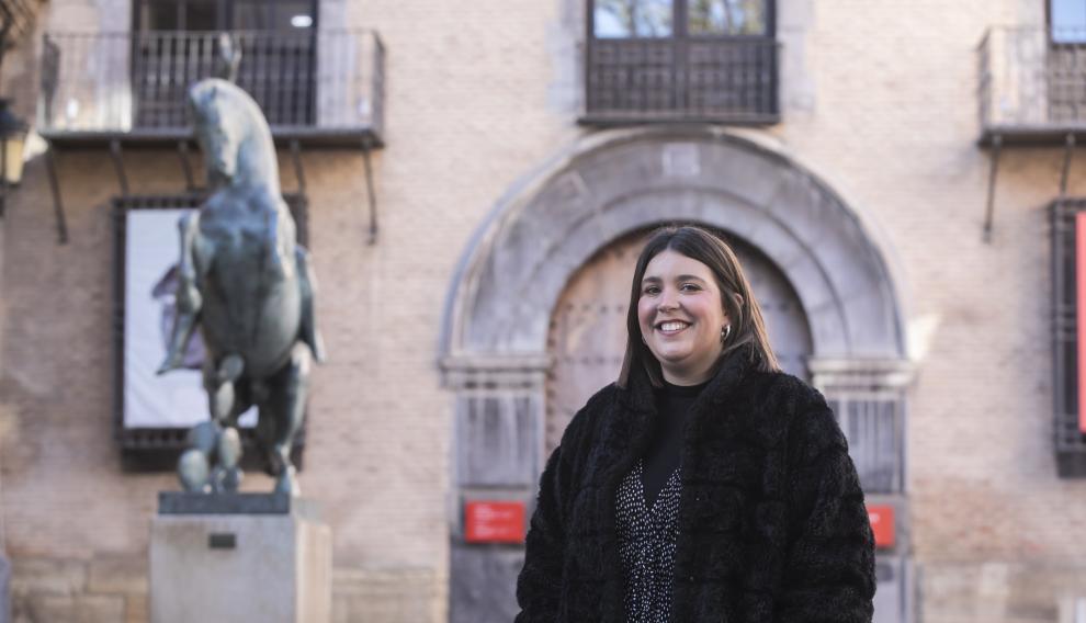 Andrea Flores, zaragozana de 23 años, esta Navidad prefiere gastar más en momentos con amigos y familia que en regalos.