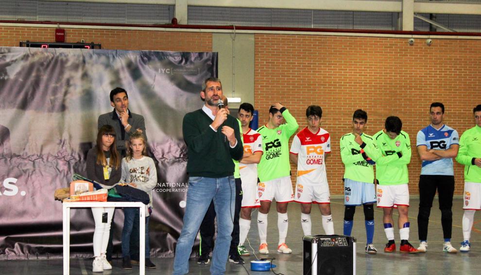 Recogida de alimentos del club Patatas Gómez.