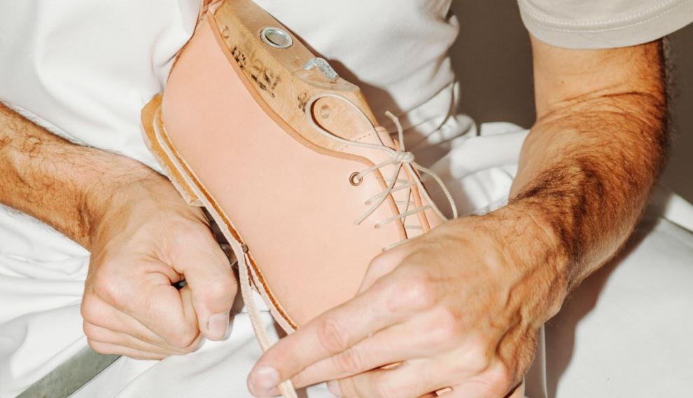 El proceso de fabricación de sus zapatos es íntegramente artesanal