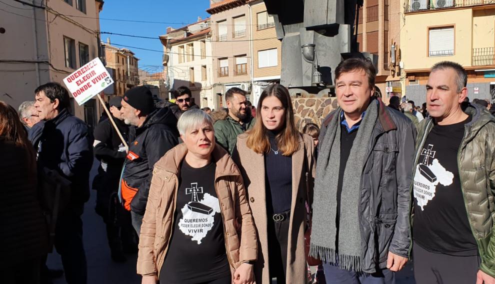 Muchas personas han querido fotografiarse con Tomás Guitarte al final de la marcha.