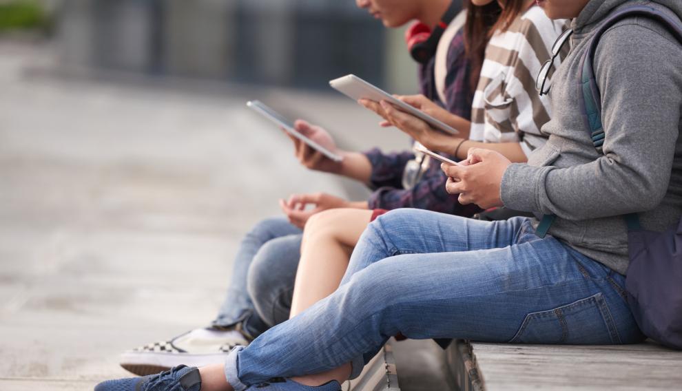 Los adultos debemos tener cultura digital y conocimientos sobre lo que está ocurriendo en las redes sociales.