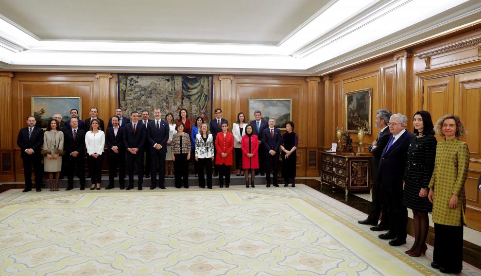 Meritxell Batet, en primer término a la derecha, en la toma de posesión del nuevo Gobierno, en el que está su pareja, el ministro de Justicia, Juan Carlos Campo.