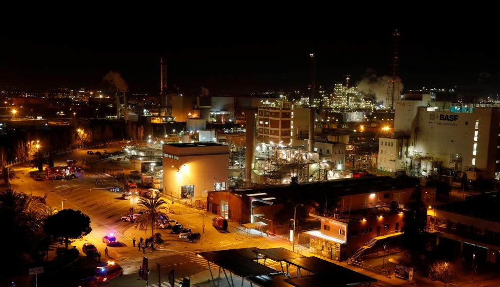 Una fuerte explosión originó este martes por la tarde un incendio en una planta petroquímica de Tarragona.