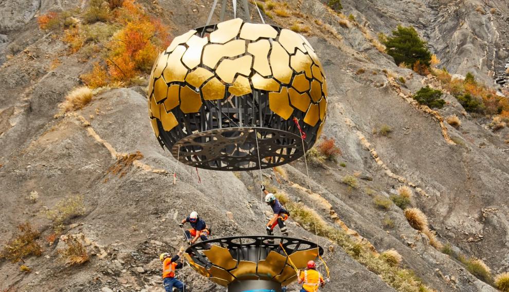 Monumento colocado en el punto de los Alpes franceses donde se produjo el siniestro del avión Germanwings.