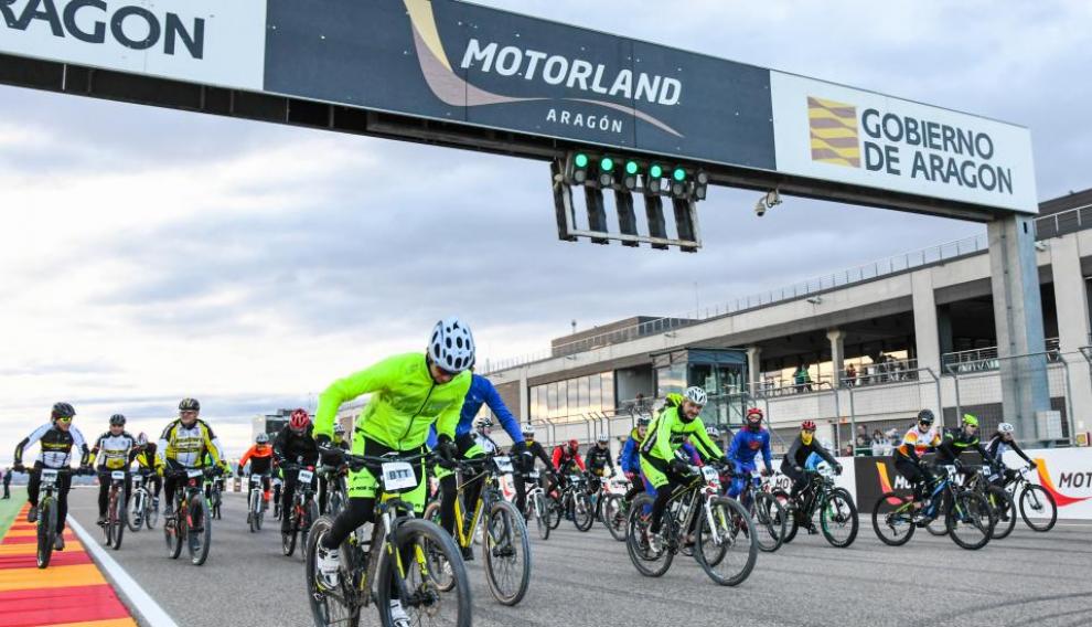 Participantes de la marcha popular de BTT