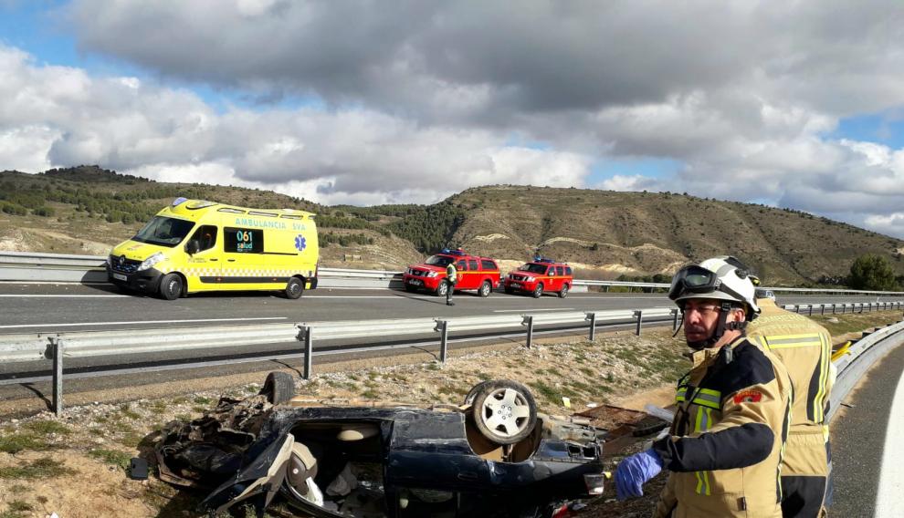 Rescate de dos personas tras un accidente en la A2