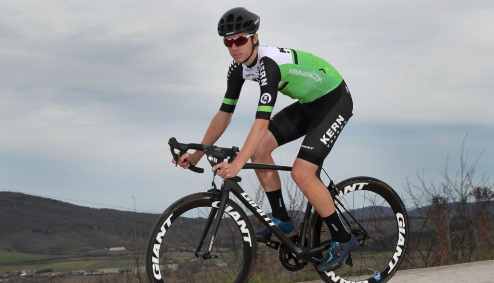 Jaime Castrillo, con sus nuevos colores del equipo Kern-Pharma