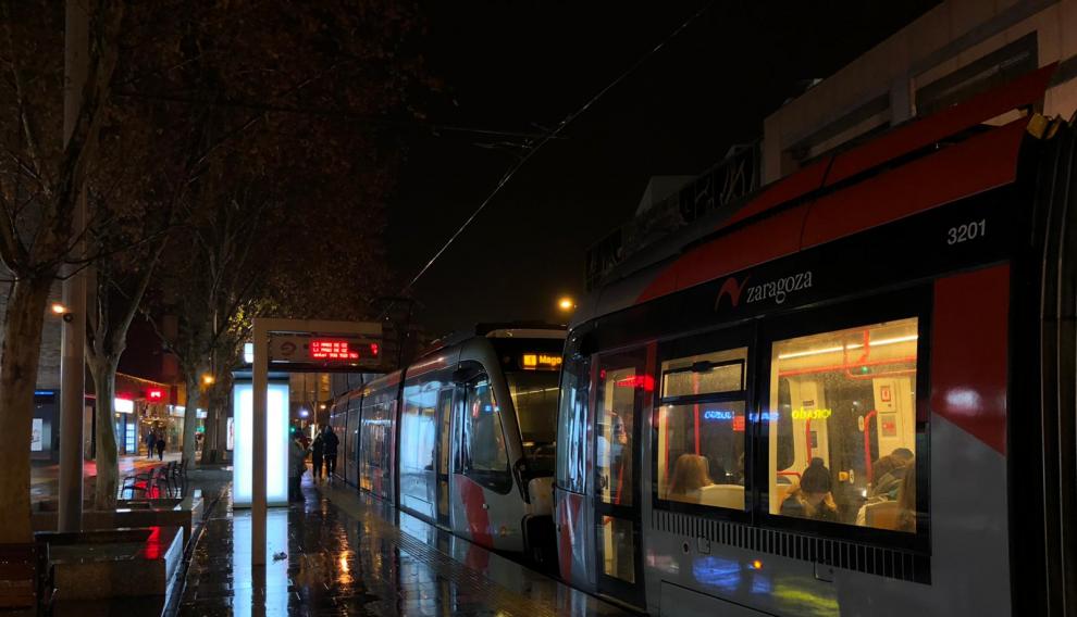 Un tranvía remolcado este sábado en Gómez de Avellaneda.